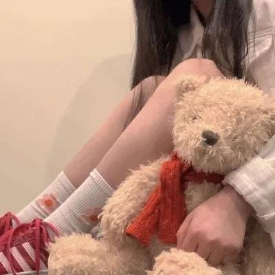 和红色中国人看电视